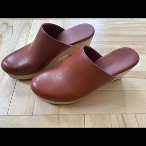 The Clog-Everlane Cognac